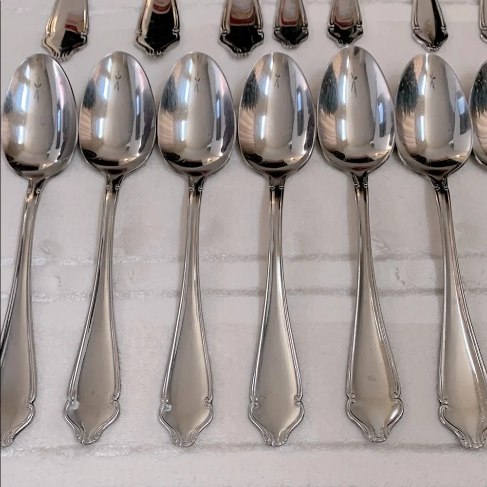 Isaac Mizrahi Elegant Stainless Silver Flatware 43 Pieces Cutlery Set